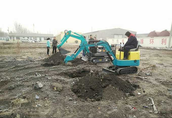 小型挖掘機日常操作