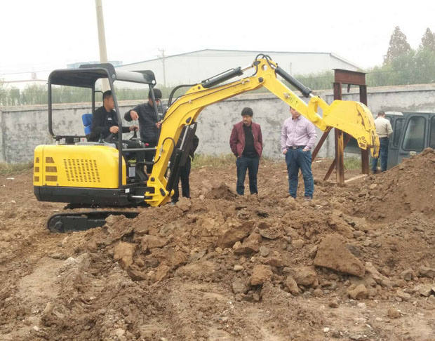 農(nóng)用小型挖掘機